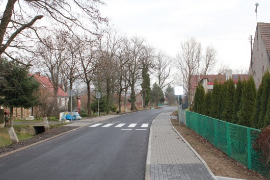 Nowa droga i chodnik w Sichowie gotowe – Gmina Męcinka zrealizowała kolejną unijną inwestycję 